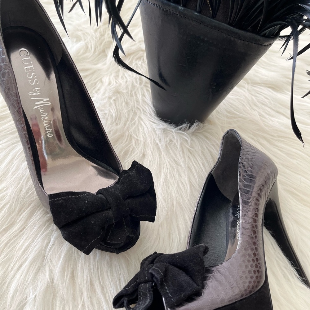Marciano Bow Pumps, size 5.5 - Picture 7 of 8